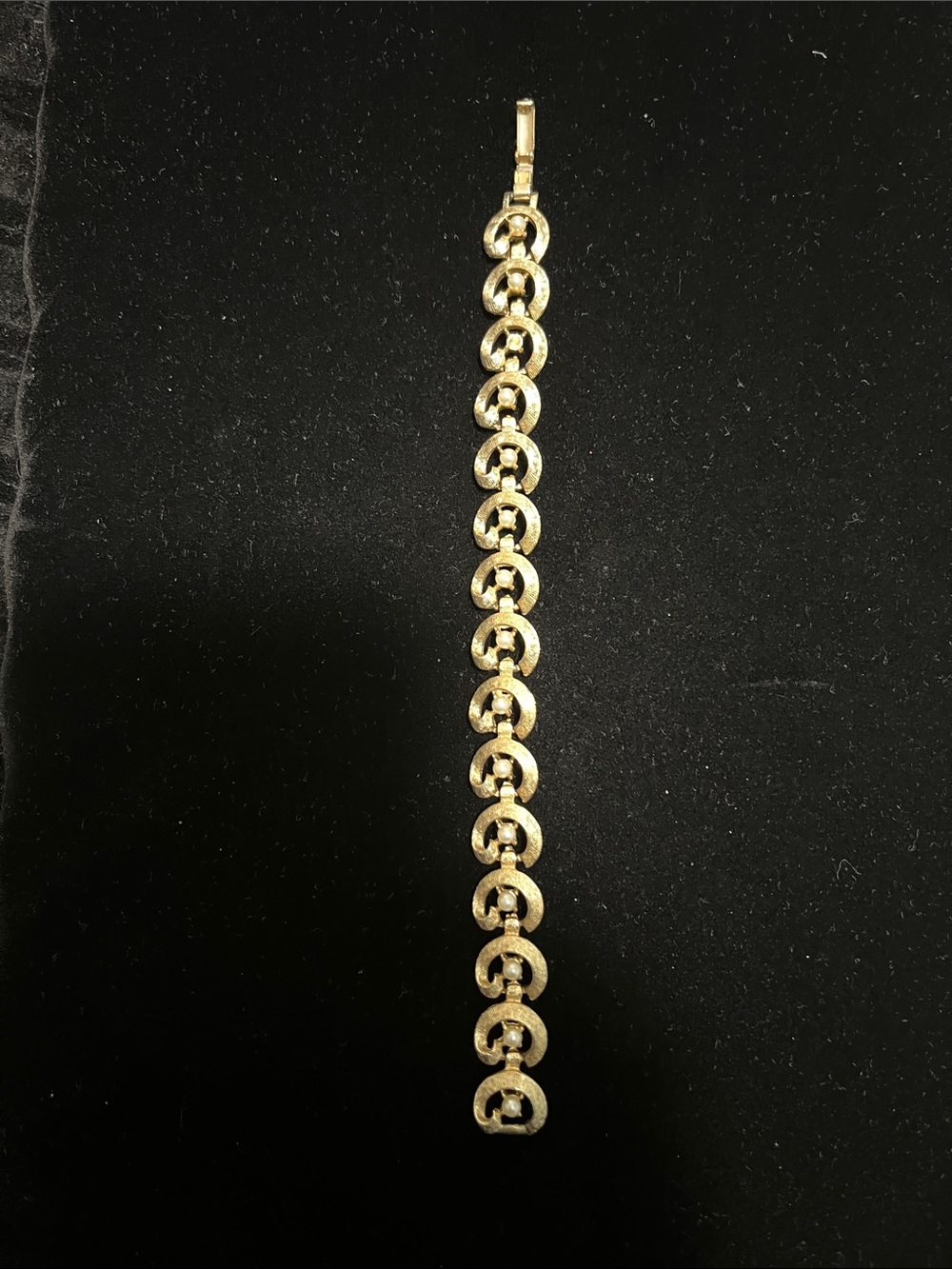 Gold Link Circle Women's Bracelet - Elegant Chain Design